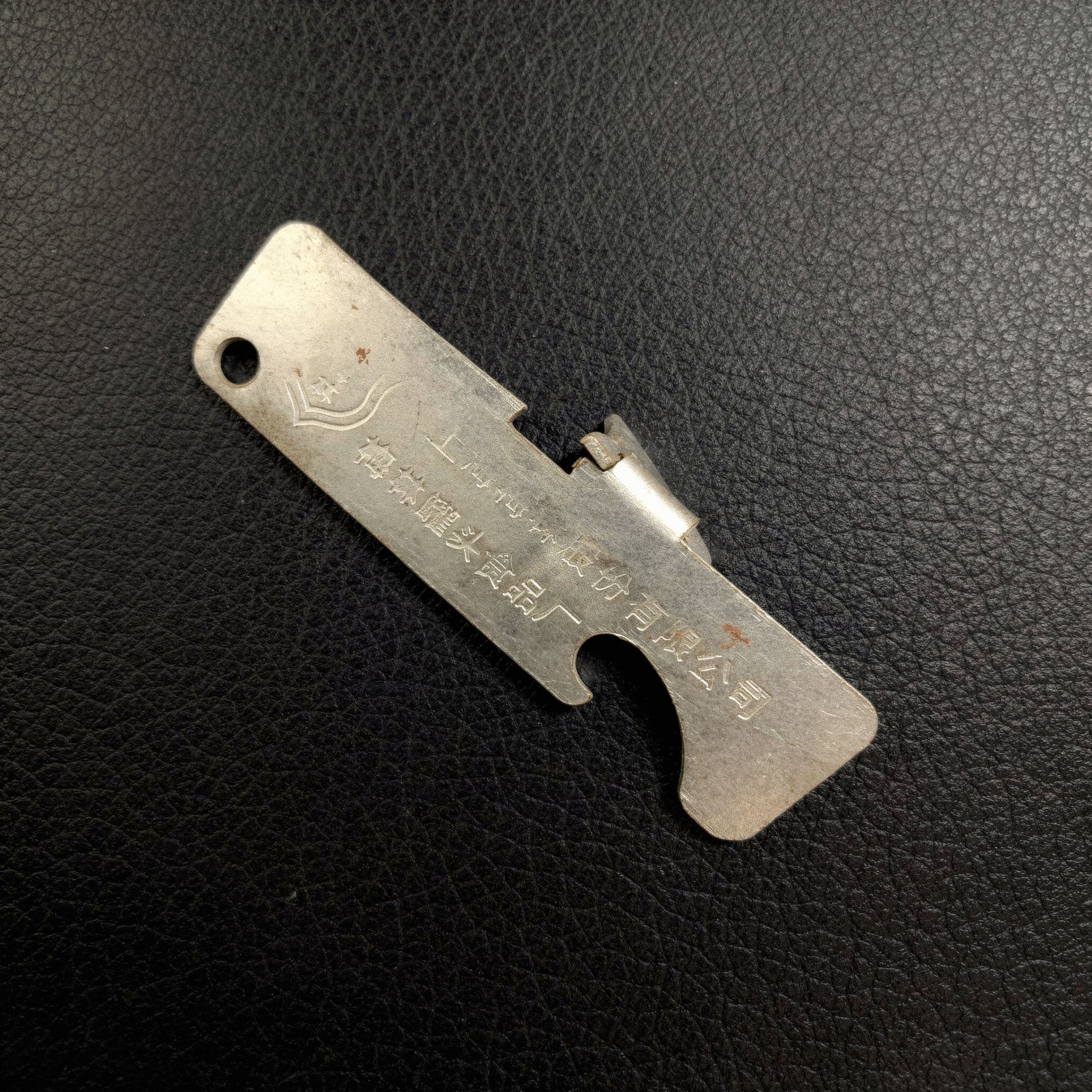 Abre latas para uso en Balsas Salvavidas